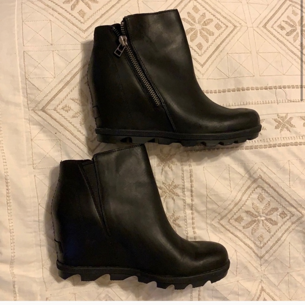 Sorel Black Ankle Boots with Zipper